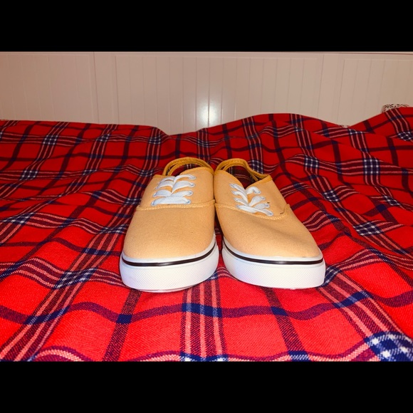 Sneakers - Picture 2 of 4